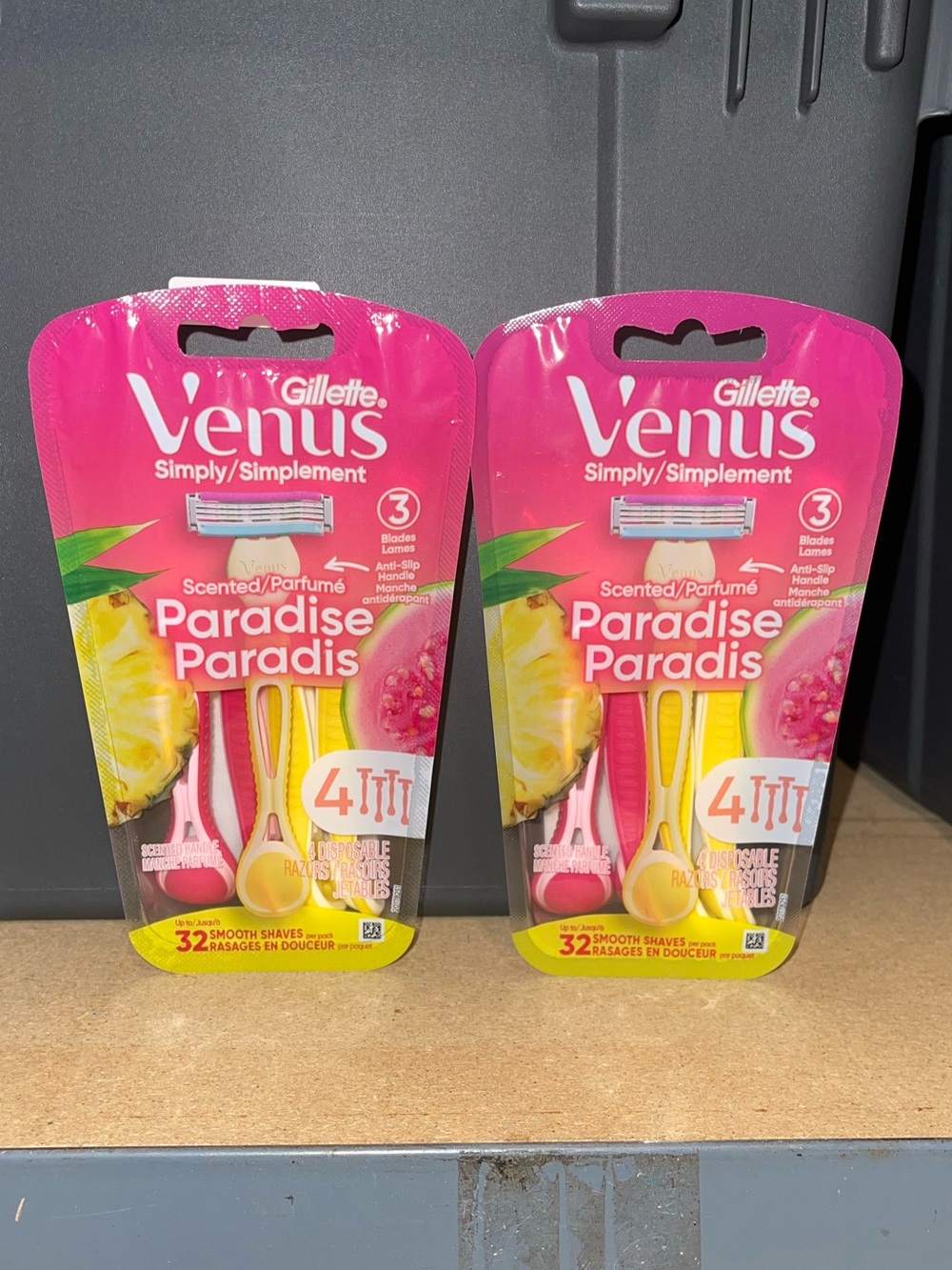 2 Pack Gillette Venus Simply Paradise Disposable Razor 3-Blade Scented 4ct Each